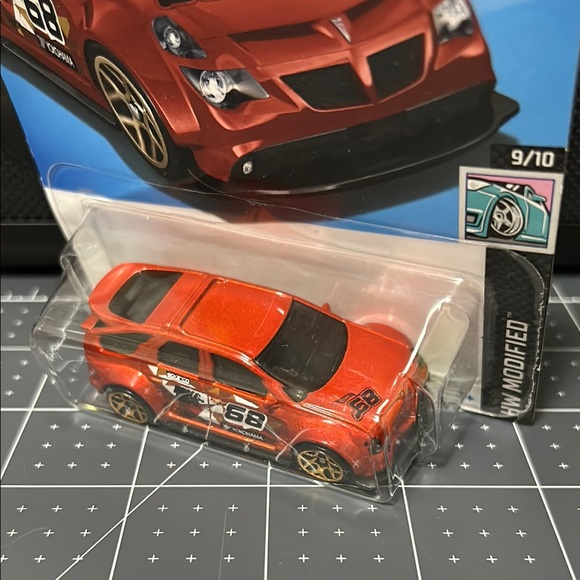 Red Pontiac Aztek Custom Hot Wheels - Picture 4 of 5